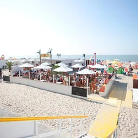 Beachside For 4 In